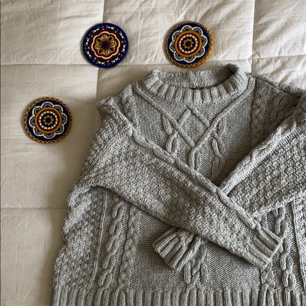 (4/$20) Soft gray flowy sweater